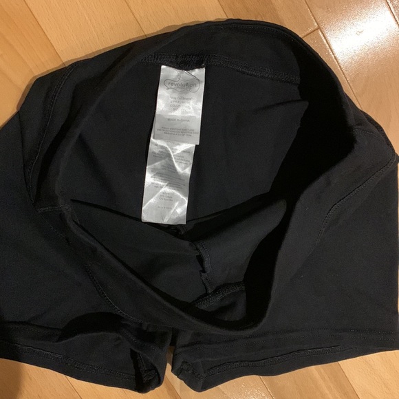 VEUC Black 2.5 in dance or bike shorts - size M Adult - Picture 8 of 16